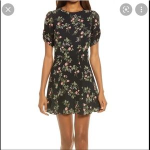 Reformation Gracie ruched sleeve dress in excellent condition. Worn once.